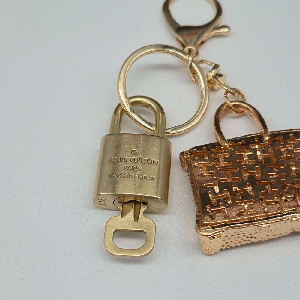Authentic Louis Vuitton Gold Padlock & Key 🔒 LV Bag Charm Unbranded Keychain - Picture 6 of 10